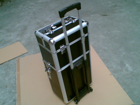 Negro 4 en 1 carretilla del maquillaje, caja de tren profesional ligera del maquillaje