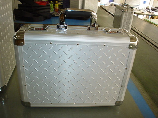Cartera ejecutiva plateada del ordenador portátil, caja de aluminio ajustable del ordenador portátil de la correa de hombro